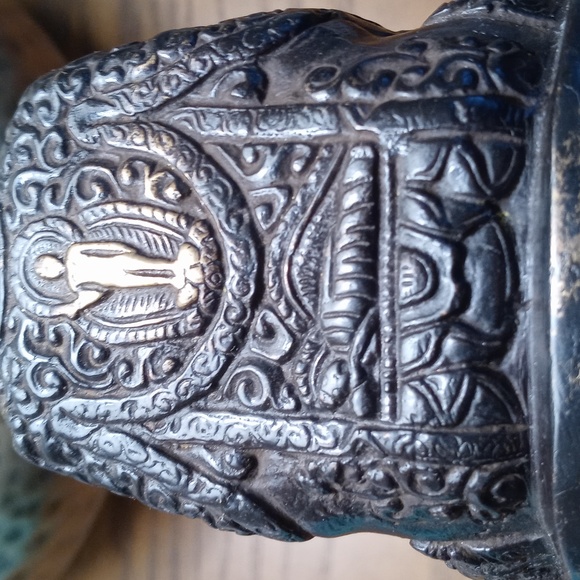 Bronze and Brass Sitting Buddha on a Lotus Flower Sculpture Figurine - Picture 10 of 16